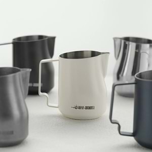 3Bomber Turbo Süt Potu - 520 ml Pitcher Off White